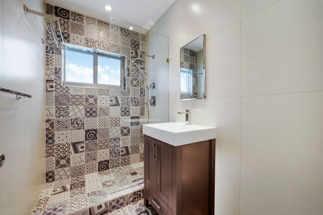 Building Photo - 13125 SW 81st Ave