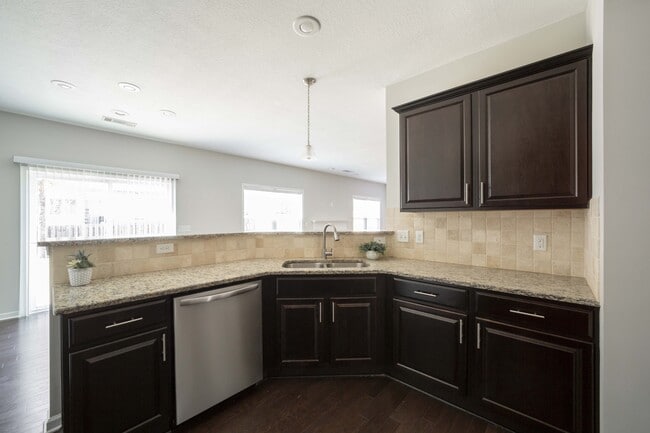 Building Photo - 7311 San Vista Dr