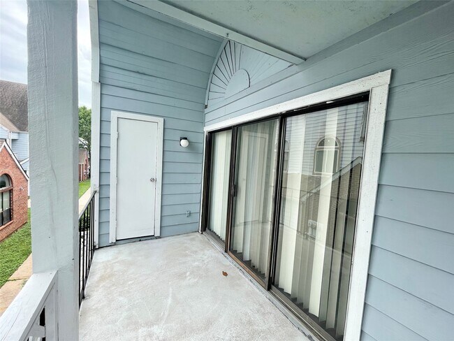 Building Photo - 14550 Fonmeadow Dr