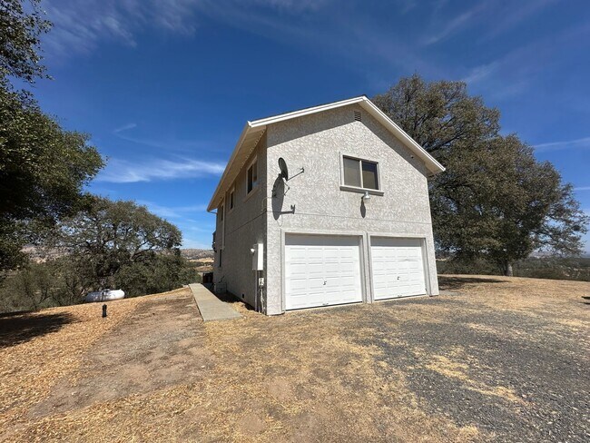 Building Photo - 5182 Buckboard Dr
