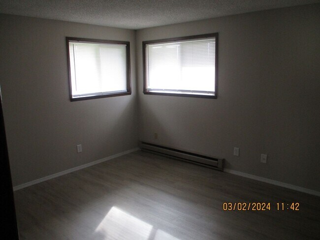 Building Photo - 631 N 13th St