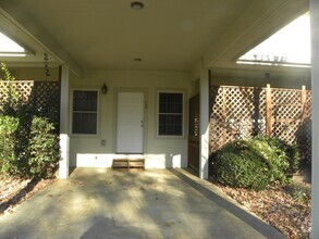 Building Photo - Arden Townhome: Comfortable and Convenient