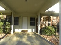 Building Photo - Arden Townhome: Comfortable and Convenient