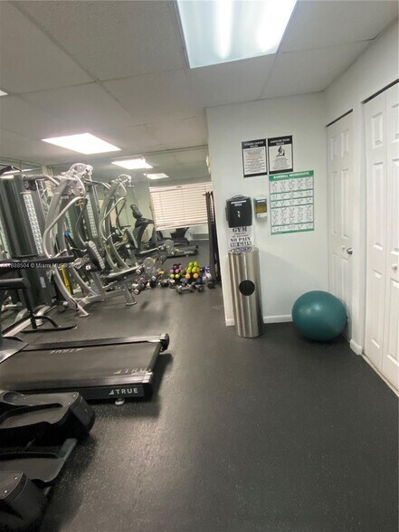 Building Photo - 126 SW 17th Rd