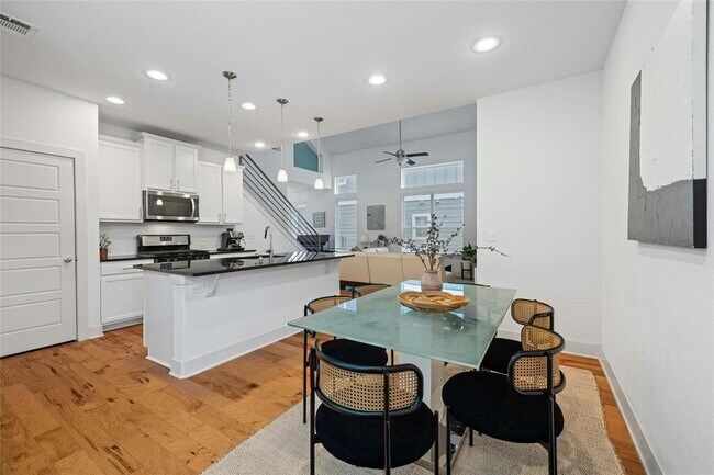 Building Photo - 2313 Capulet St