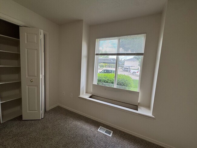 Building Photo - 4343 W Rose Hl St