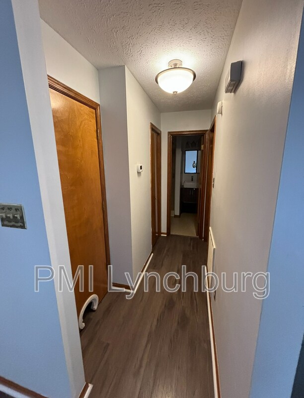 Building Photo - 107 Mountainview Dr