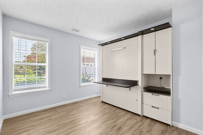 Building Photo - 583 Bucks Trail