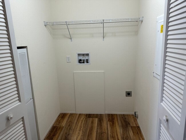 Building Photo - Newer 3 bedroom 2 bathroom house in Thurston!