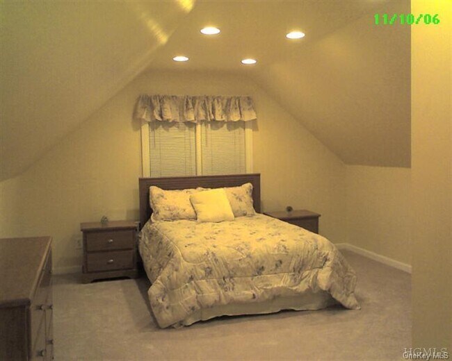 Building Photo - 263 N Regent St