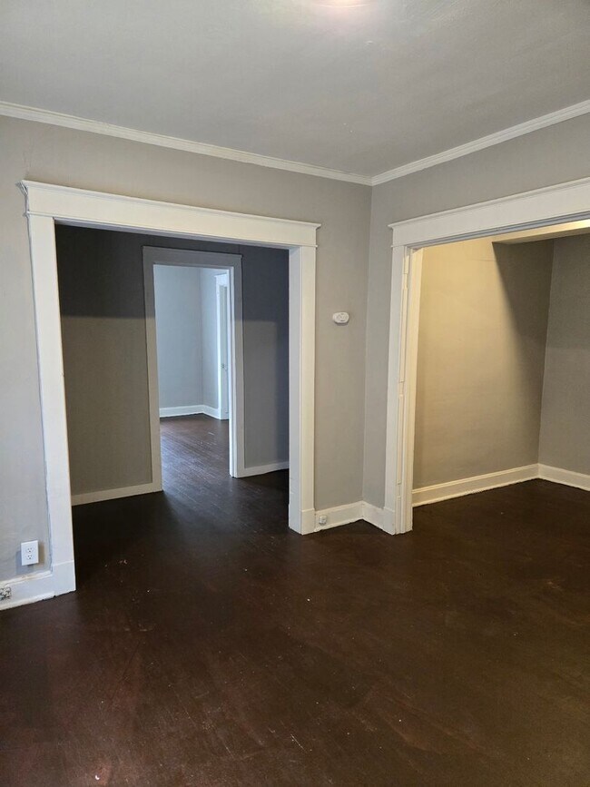 Building Photo - 131 Lawn Ave