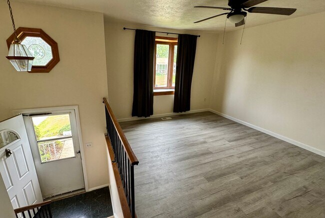Building Photo - Spacious Split Level 3/1.5 House in Baldwi...
