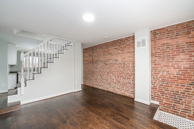 Building Photo - 611 Oldham St