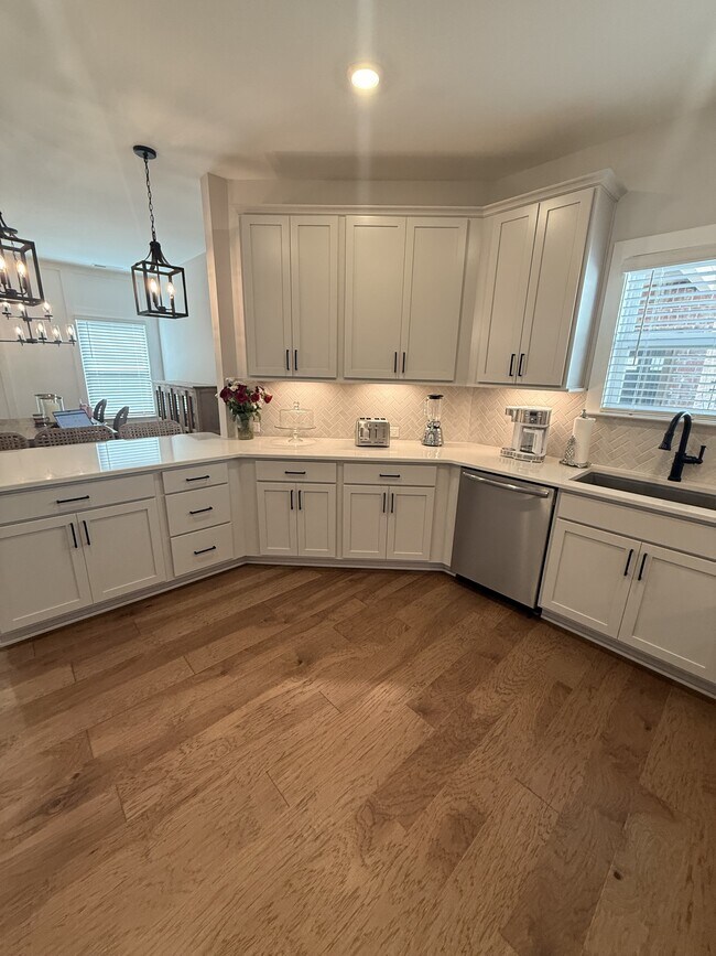 Building Photo - 9030 Headwaters Dr