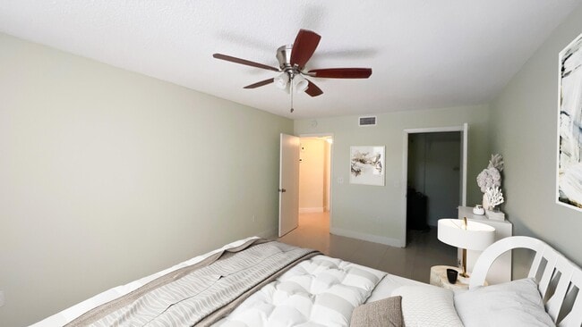 Building Photo - 8343 Lake Dr