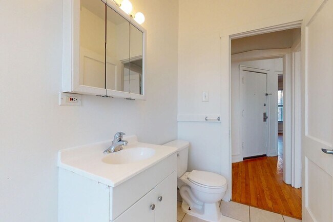 Floorplan - 5300-5308 S. Greenwood Avenue