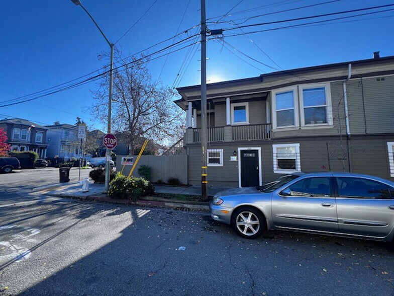 Building Photo - 1037 Peralta St