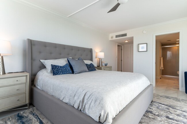 Building Photo - Siesta Key Luxury 2 Bed Condo with Gulf Views