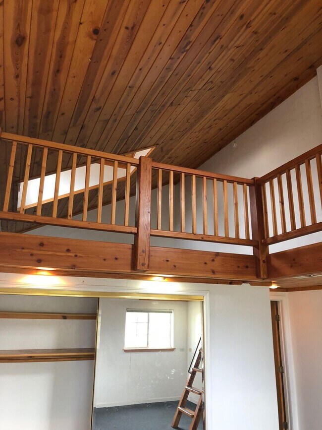Building Photo - 6536 Del Playa Dr