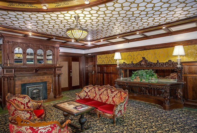 Building Photo - 211 W Highland Dr