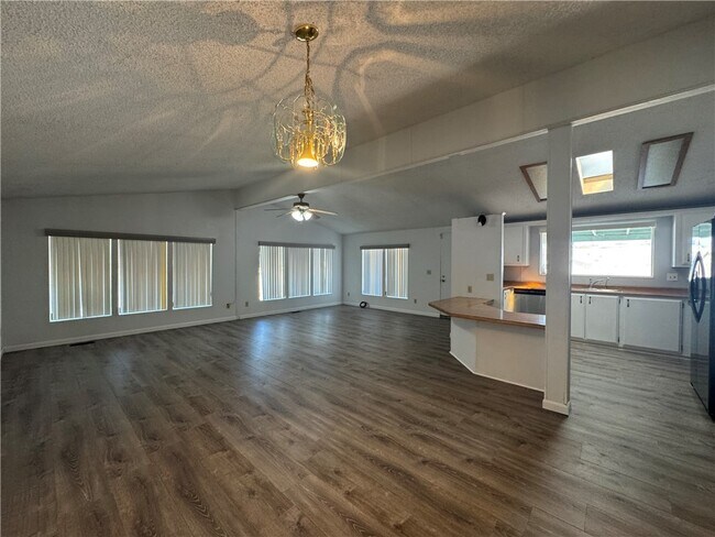 Building Photo - 2184 River Valley Rd
