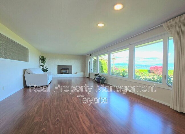 Building Photo - 3921 Cliffside Dr