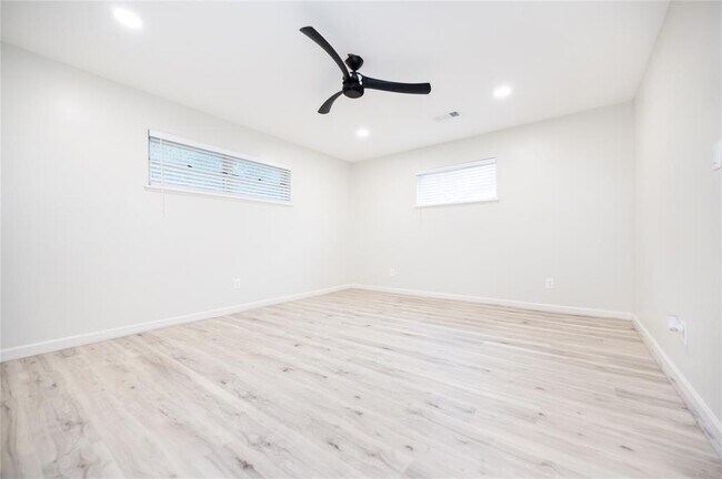 Building Photo - 4914 Cheena Dr