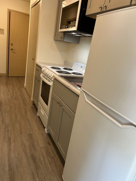 1417-3 Kitchen - Paramount Grafton Apartments
