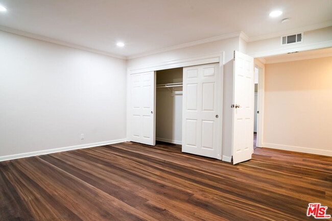 Building Photo - 233 Longfellow St