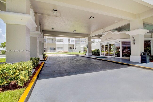 Building Photo - 18031 Biscayne Blvd