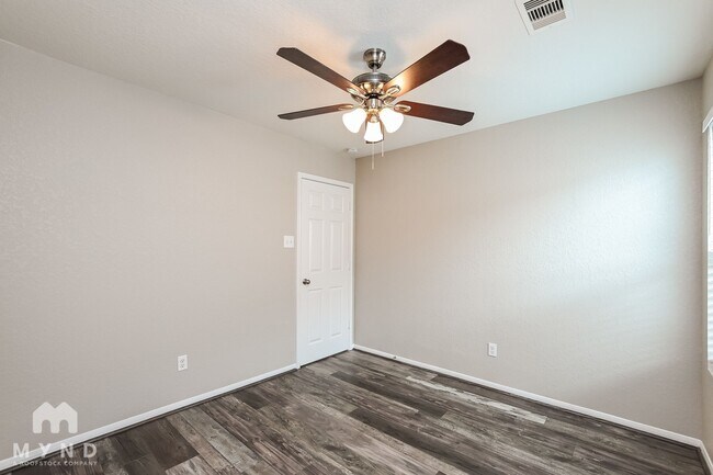 Building Photo - 11523 Dahlia Dale Dr