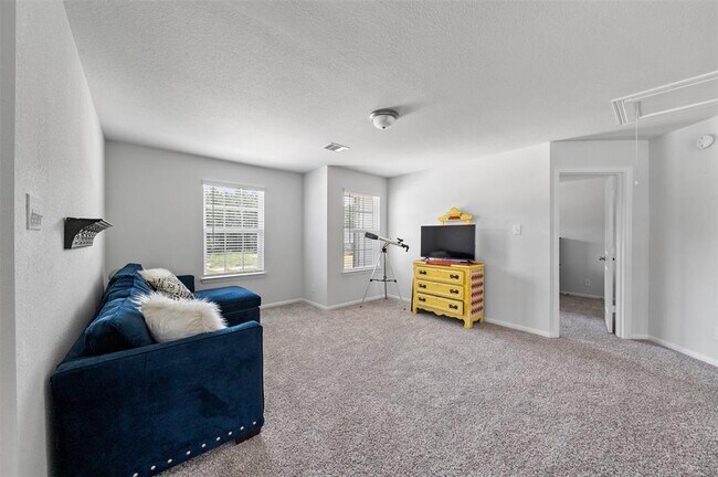 Building Photo - 5872 Strawflower Ln