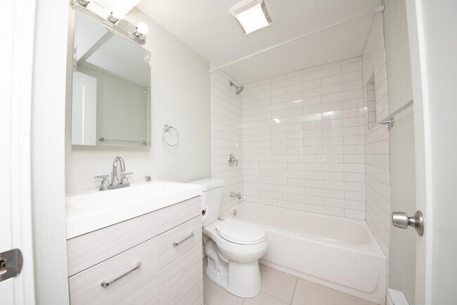Building Photo - 2 bedroom in Chicago IL 60607