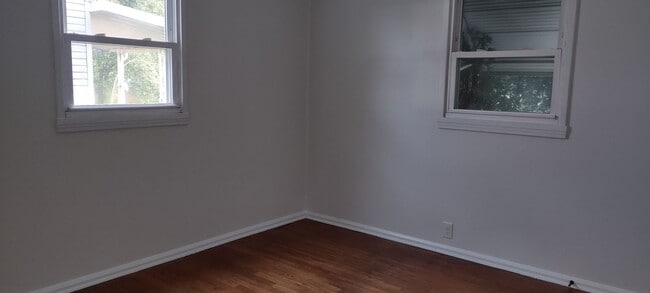 Building Photo - Charming Mid-Century Ranch in North Linden!