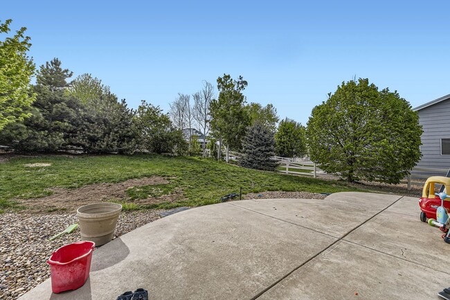 Building Photo - Beautiful 2 story 2,518 sq ft 4 bed 2.5 ba...
