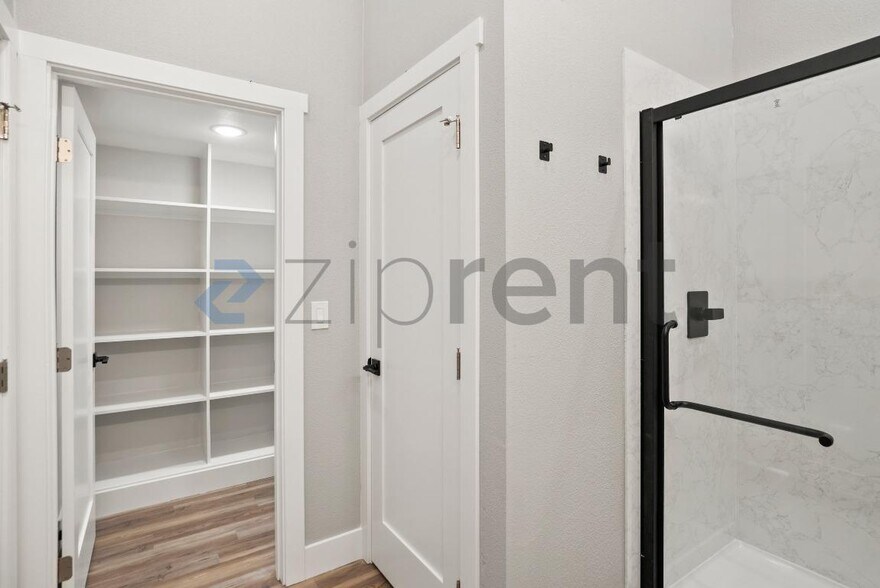 Building Photo - Unit