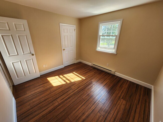 Building Photo - 15475 Oak Rd