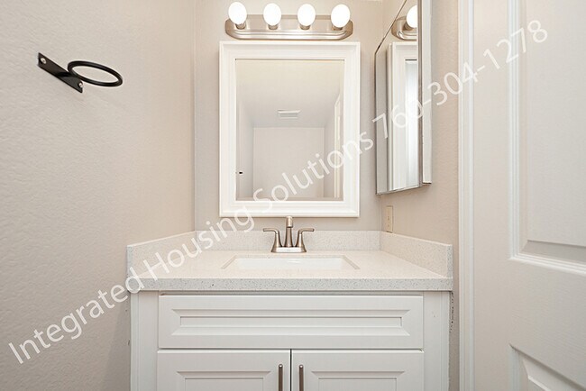 Building Photo - 4504 Goldfinch Way