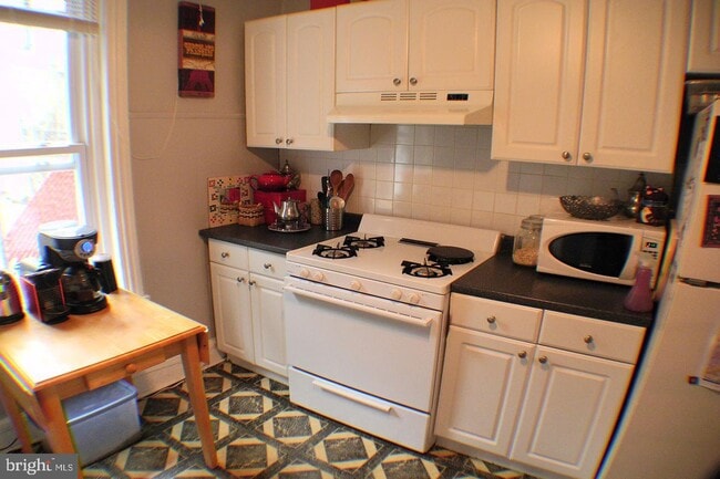 Building Photo - 2305 Madison Square