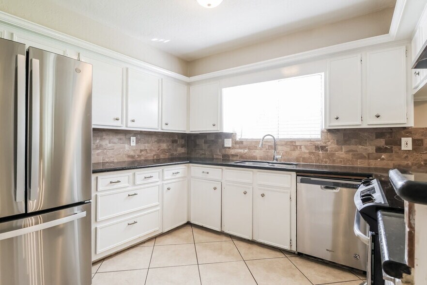 Building Photo - 11906 Swan Creek Dr