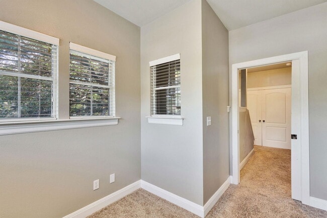 Building Photo - 2358 Wilson St