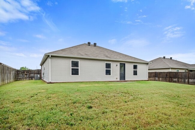 Building Photo - Gorgeous 4 bedroom home!