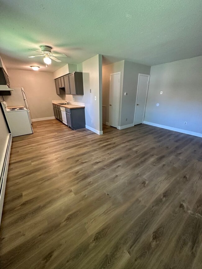 Interior Photo - Laporte1850 (KC-LN)