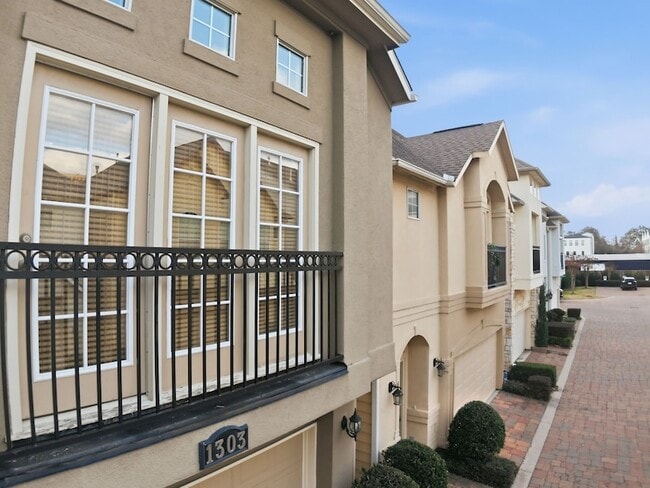 Building Photo - 1303 Sherwood Point Ln