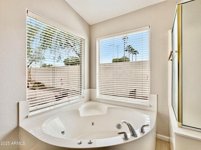 Building Photo - 9926 E Pantera Ave