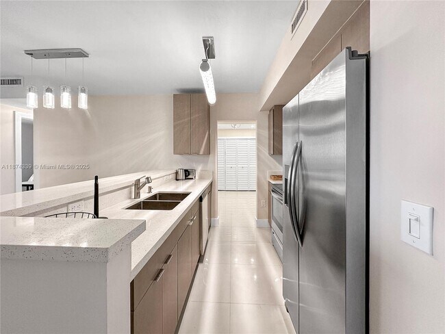 Building Photo - 10185 Collins Ave