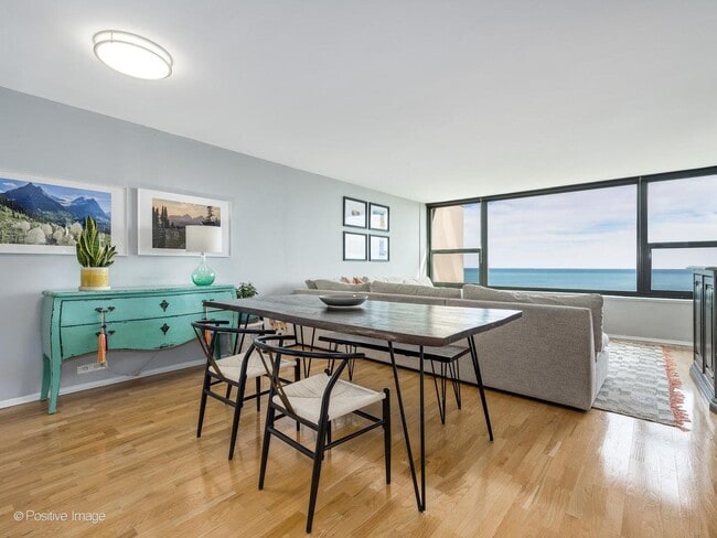 Building Photo - 1850 N Clark St