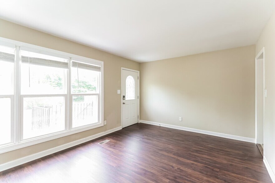 Building Photo - 511 Derrydowne Dr