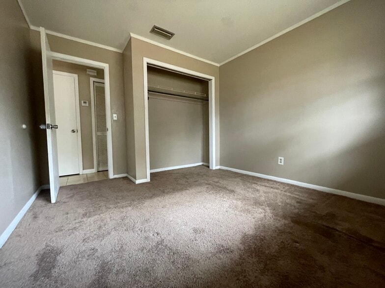 Building Photo - 1127 Jones Ave