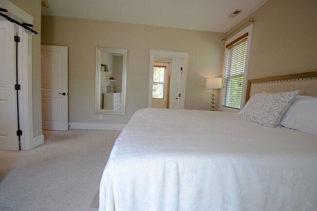 Building Photo - Cozy 3 Bedroom, 2 Bath, Fenced in Backyard in the Neighborhoods of Holly Ridge